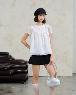 Áo babydoll cổ sen Sajin Top tơ thêu hoa cổ trụ viền bèo -