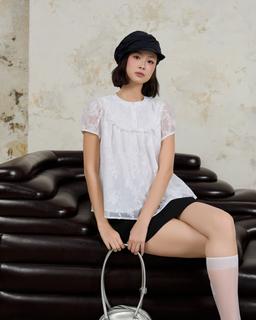 Áo babydoll cổ sen Sajin Top tơ thêu hoa cổ trụ viền bèo -