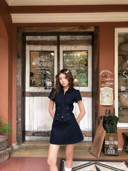 Áo kiểu cổ sơ mi chiết eo phối nút Ivy Top