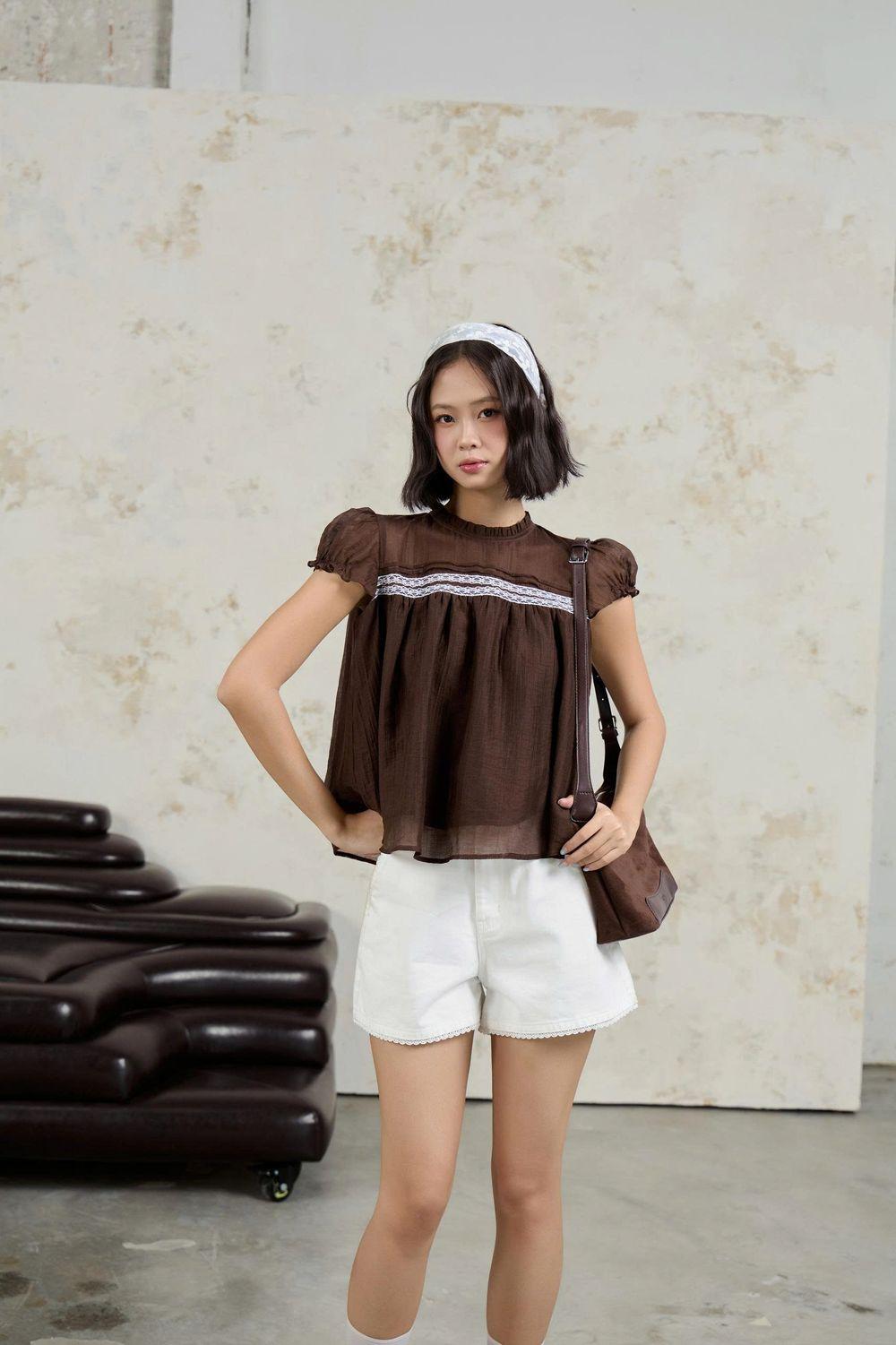 Áo babydoll tay ngắn Jimmy Top cổ bèo phối ren form rộng